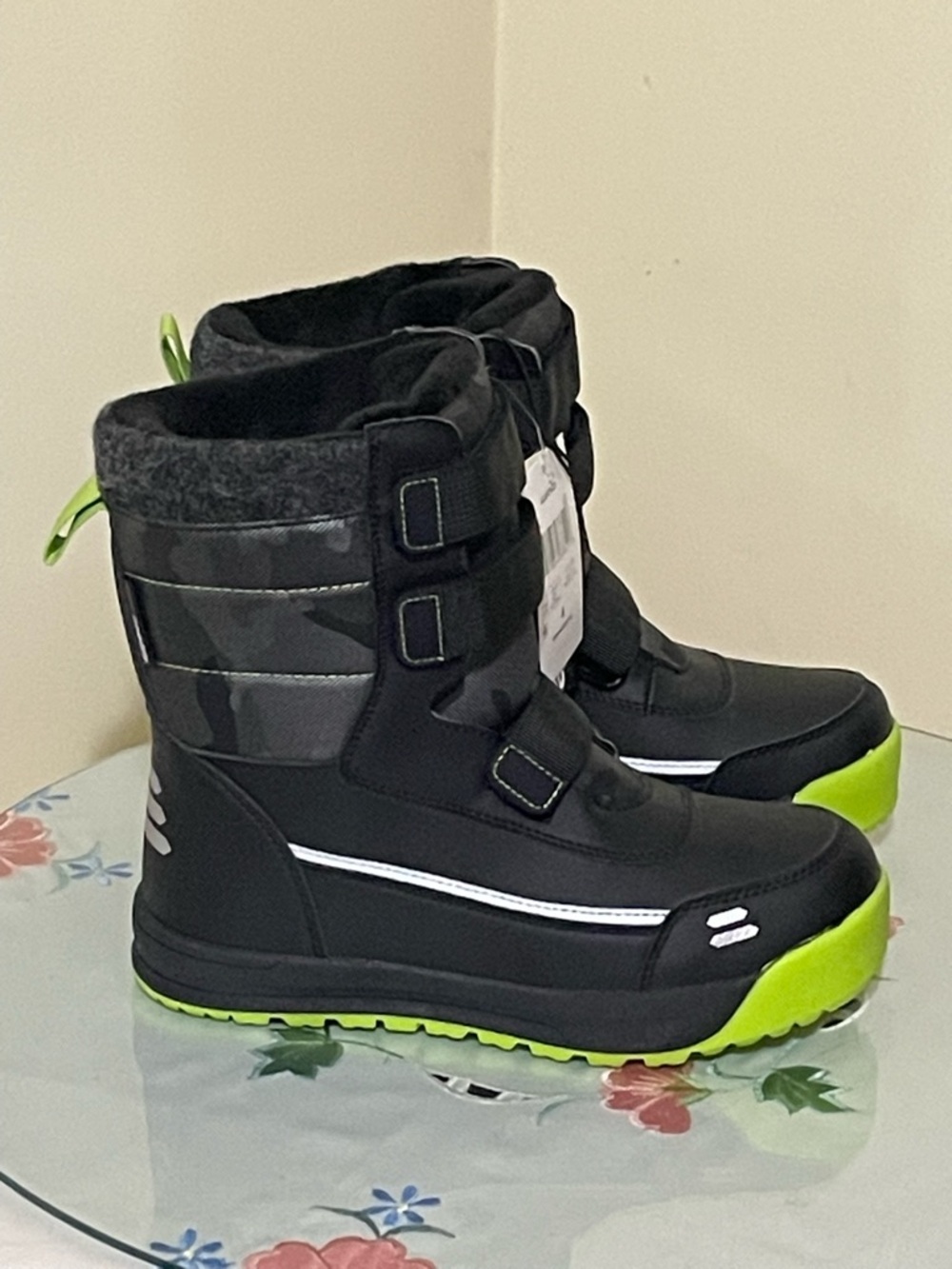 🆕 Kids Black and Neon Green Insulated Winter Boots Size 4